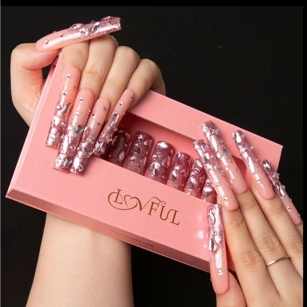Pink Glamorous Press-On Nails